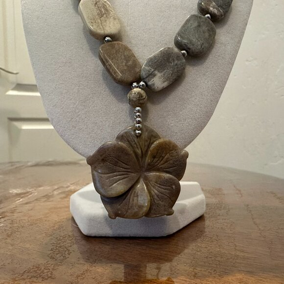 This necklace is a chunky, natural stone necklace with a carved flower pendant - Picture 2 of 10